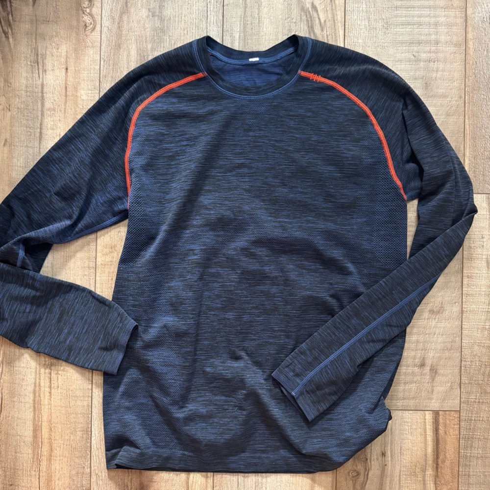 Lululemon Metal Vent Tech Long Sleeve
Lux Indigo / Black size Medium